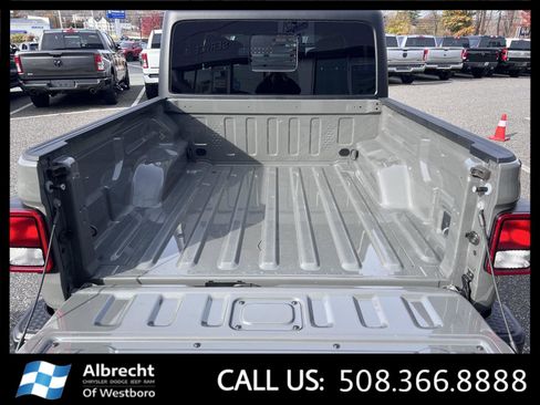 Used 2022 Jeep Gladiator Sport image 15