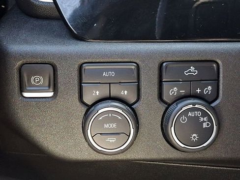 Used 2022 Chevrolet Silverado 1500 LT image 24