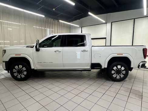 Used 2025 GMC Sierra 3500 Denali w/ Denali Reserve Package image 13
