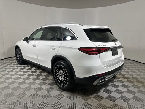 Used 2025 Mercedes-Benz GLC 300 4MATIC image 5