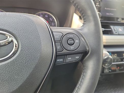 Used 2020 Toyota RAV4 XLE Premium image 16