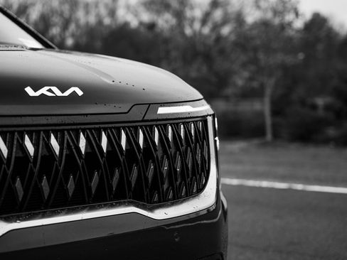 New 2026 Kia Carnival FWD image 8