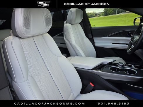 Certified 2024 Cadillac Lyriq Luxury AWD/4WD image 27