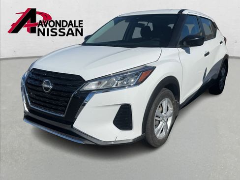 Used 2023 Nissan Kicks S image 2