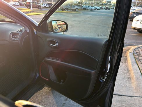 Used 2019 Jeep Compass Trailhawk image 12