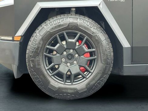 Used 2024 Tesla Cybertruck AWD Crew Cab image 33