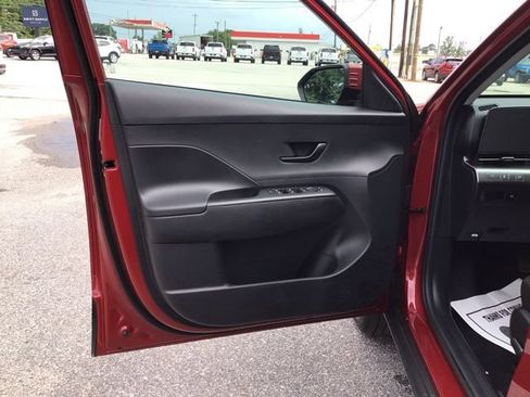 Used 2025 Hyundai Kona SEL AWD/4WD image 8