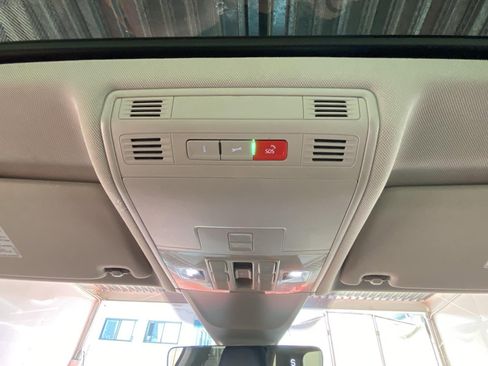 Used 2021 Volkswagen Tiguan SEL image 34