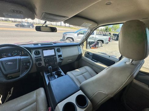 Used 2017 Ford Expedition EL XLT w/ Equipment Group 202A RWD image 23
