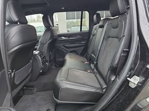 New 2025 Jeep Grand Cherokee Laredo image 25