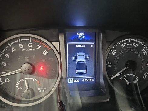 Used 2023 Toyota Tacoma TRD Off-Road w/ Technology Package image 16