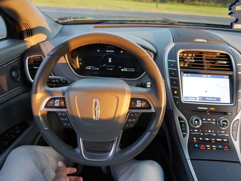 Used 2020 Lincoln Nautilus Reserve image 39