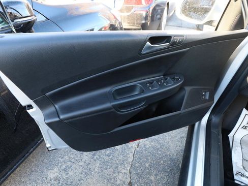 Used 2009 Volkswagen Passat Komfort image 16