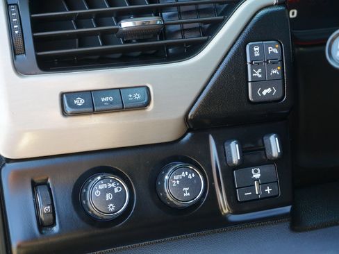 Used 2019 GMC Yukon XL Denali w/ Denali Ultimate Package AWD/4WD image 16