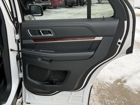 Used 2018 Ford Explorer Platinum image 29