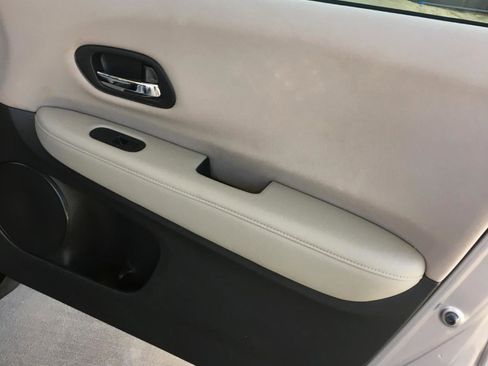 Used 2017 Honda HR-V LX image 15