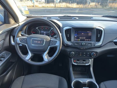 Used 2024 GMC Terrain SLE image 17