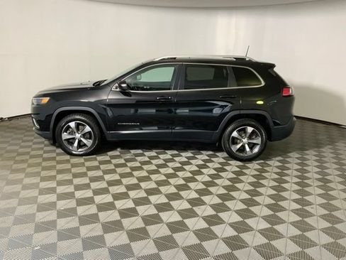 Used 2019 Jeep Cherokee Limited w/ Luxury Group AWD/4WD image 11
