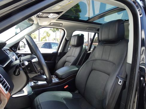 Used 2020 Land Rover Range Rover HSE image 13