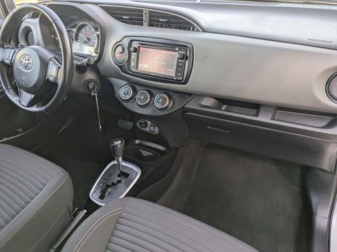 Used 2017 Toyota Yaris SE image 29