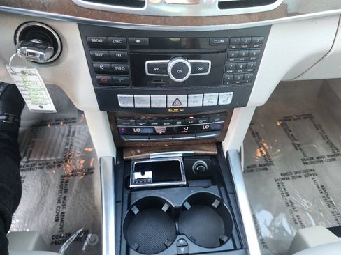 Used 2014 Mercedes-Benz E 250 BlueTEC Sedan image 19