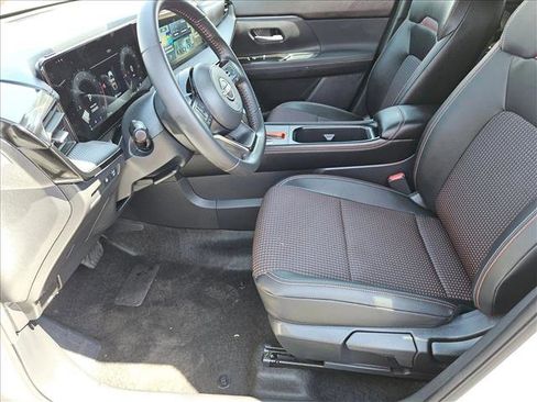 Used 2025 Nissan Kicks SR w/ Illumination Package image 28