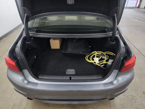 Used 2018 BMW 530e xDrive image 24