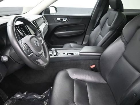 Used 2023 Volvo XC60 B5 Core FWD image 16