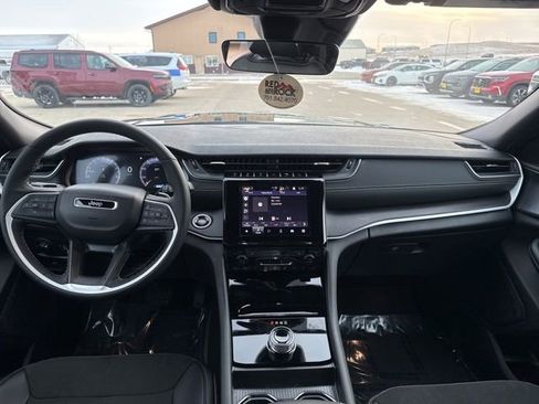 New 2025 Jeep Grand Cherokee Altitude w/ Trailer Tow Package image 10