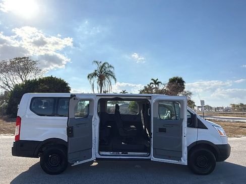 Used 2017 Ford Transit 350 XLT RWD image 9