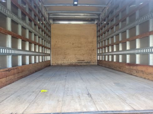 Used 2023 Isuzu NPR image 5