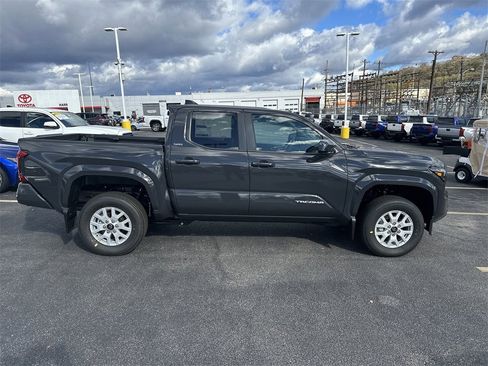 New 2025 Toyota Tacoma SR5 image 7