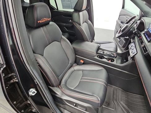 Used 2025 Honda Pilot TrailSport image 40