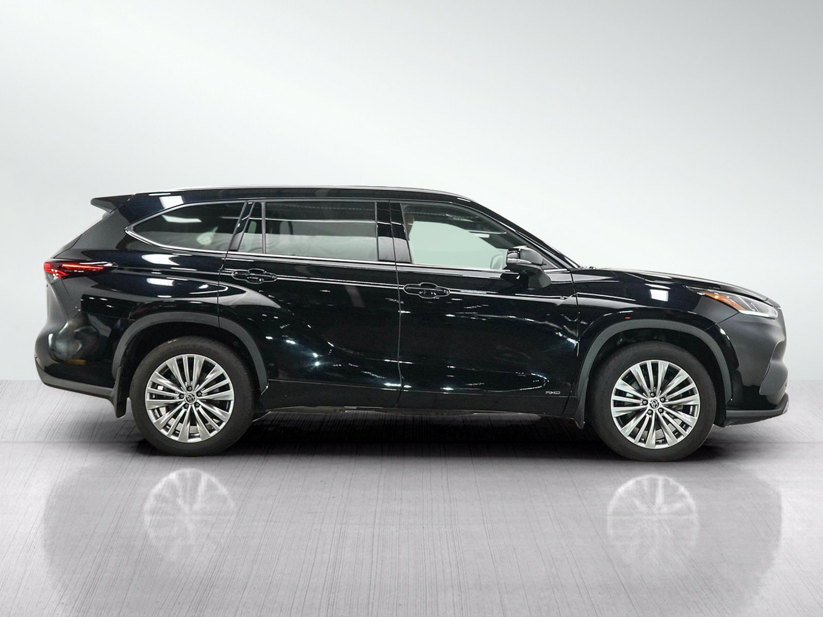 Used 2024 Toyota Highlander Platinum AWD/4WD image 6
