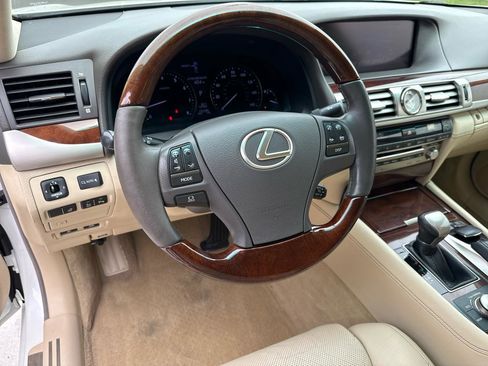 Used 2013 Lexus LS 460 w/ Comfort Pkg RWD image 31