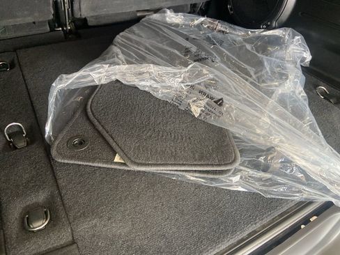 Used 2018 Jeep Wrangler Unlimited Sahara image 17