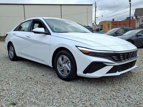 New 2025 Hyundai Elantra SE image 2