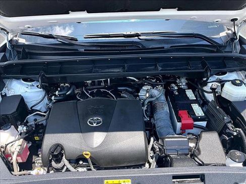 Used 2022 Toyota Highlander XLE FWD image 11