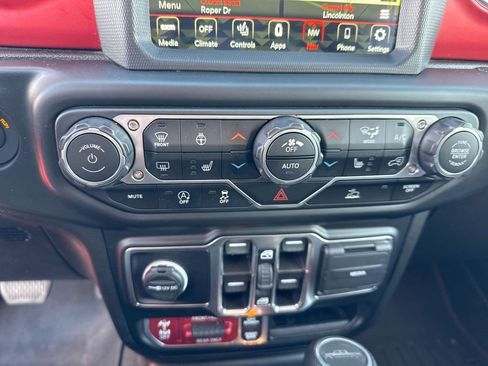 Used 2022 Jeep Gladiator Rubicon w/ Cold Weather Group image 12