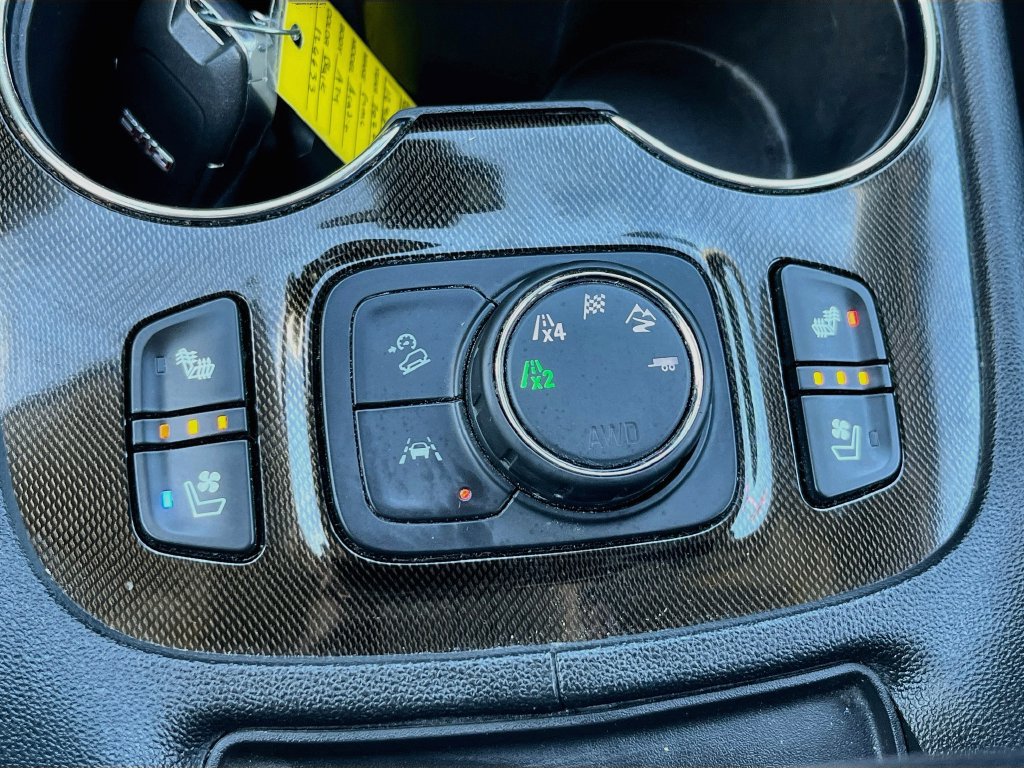 Used 2022 GMC Acadia AT4 w/ Technology Package AWD/4WD image 21