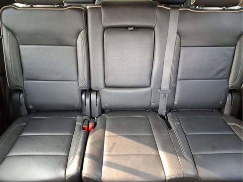 Used 2024 GMC Yukon SLT RWD image 17