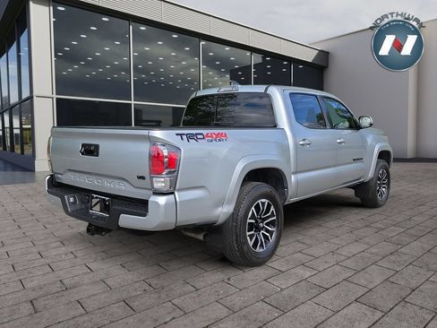 Used 2022 Toyota Tacoma TRD Sport AWD/4WD image 5