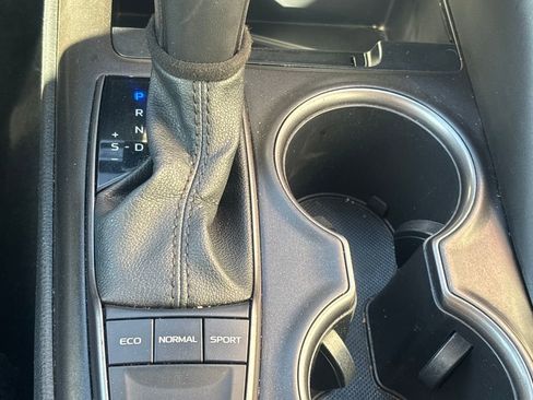 Used 2023 Toyota Camry SE image 13