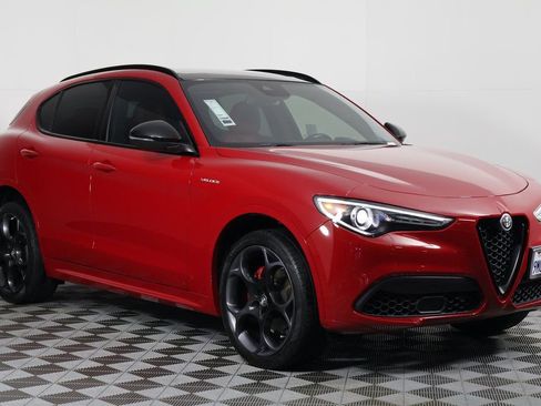 Used 2022 Alfa Romeo Stelvio Veloce image 3