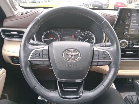 Used 2021 Toyota Highlander Limited image 22