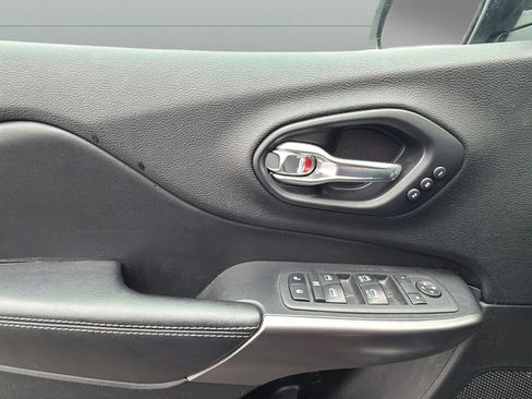 Used 2020 Jeep Cherokee Limited image 25