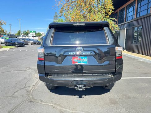 Used 2021 Toyota 4Runner SR5 AWD/4WD image 4