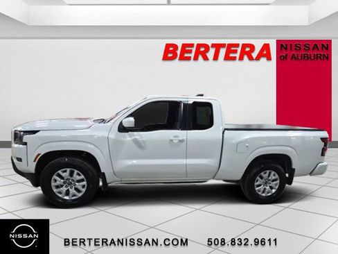 Used 2022 Nissan Frontier SV w/ Technology Package image 1