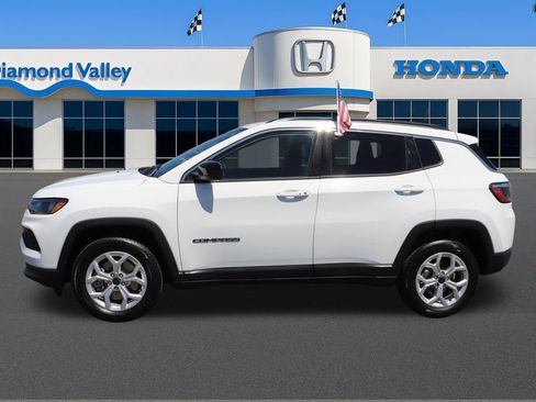 Used 2025 Jeep Compass Latitude AWD/4WD image 4