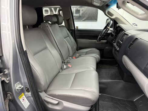 Used 2013 Toyota Tundra 4x4 Double Cab w/ Tow Pkg image 6